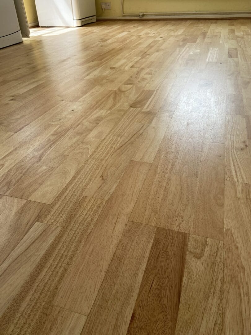 What's the differences between lacquer and oil?